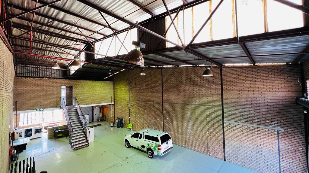 292  m² Industrial space in Village Main photo number 8