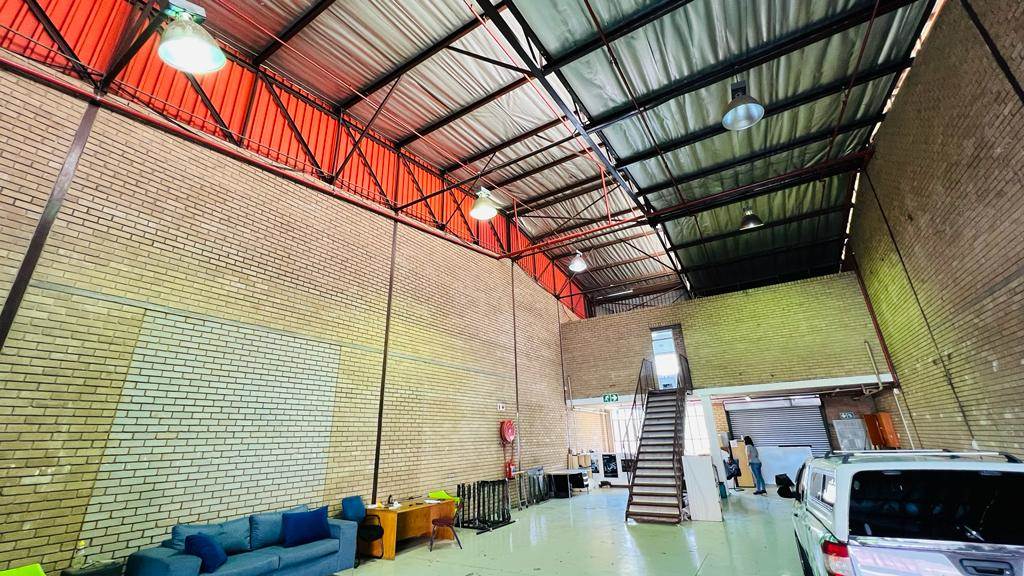 292  m² Industrial space in Village Main photo number 5