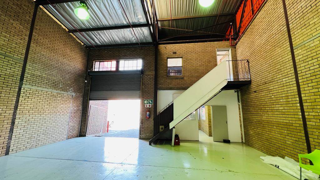 292  m² Industrial space in Village Main photo number 3