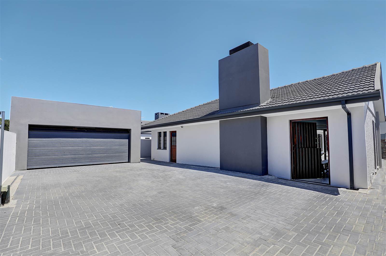 3 Bed House in Durbanville Central photo number 1
