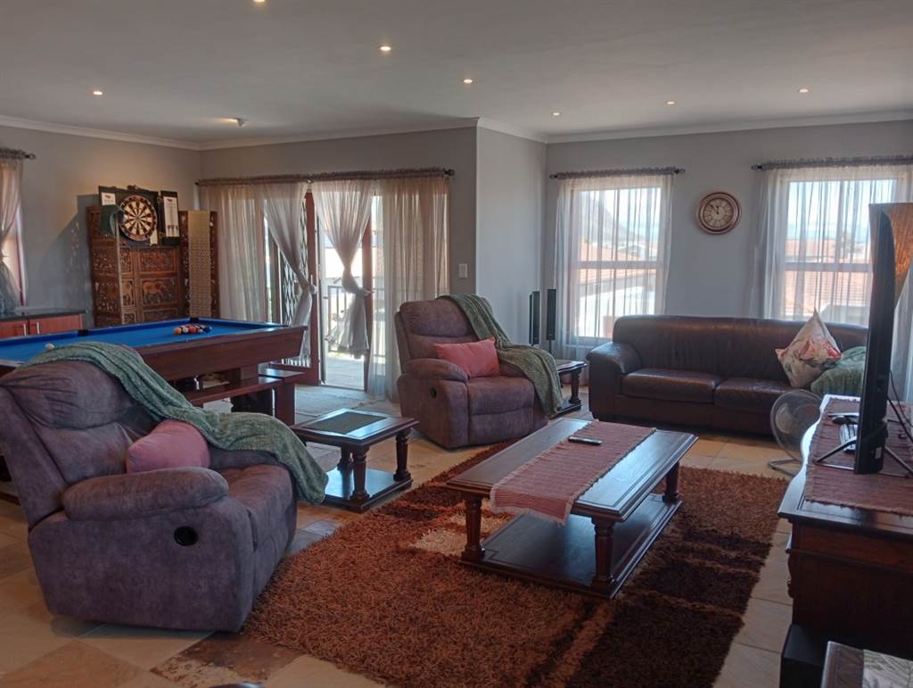 4 Bed House in Fairview Golf Estate photo number 8