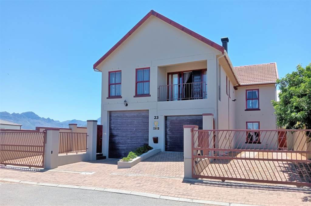 4 Bed House in Fairview Golf Estate photo number 1