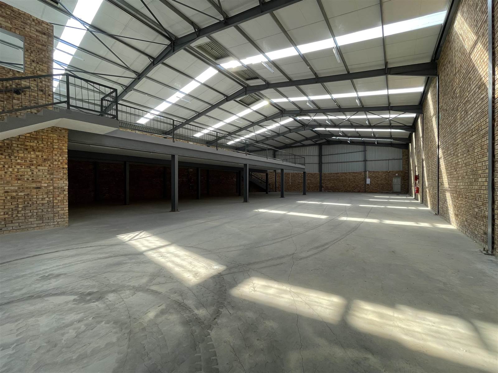 2200  m² Industrial space in Tulisa Park photo number 2