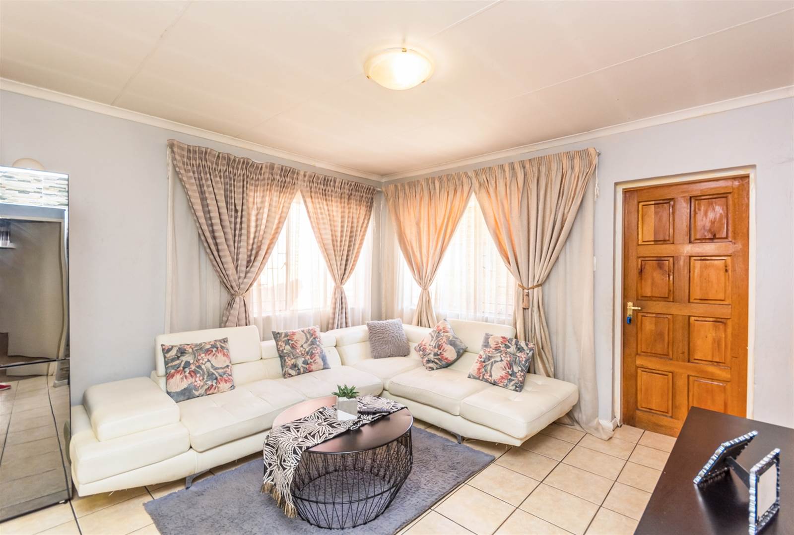 3 Bed Townhouse in Protea Glen photo number 6