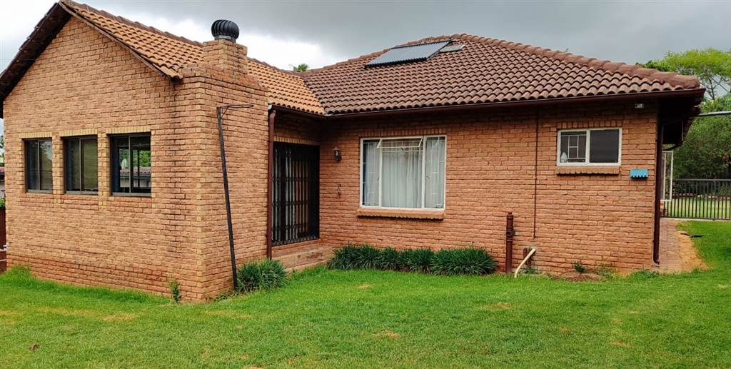 3 Bed House in Constantia Park photo number 19