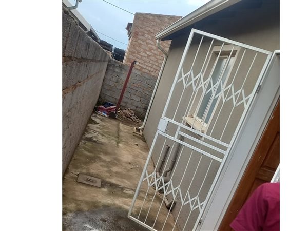 2 Bedroom House