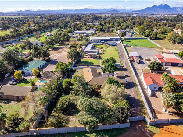 8 385 m² Farm 8 385 m² Farm