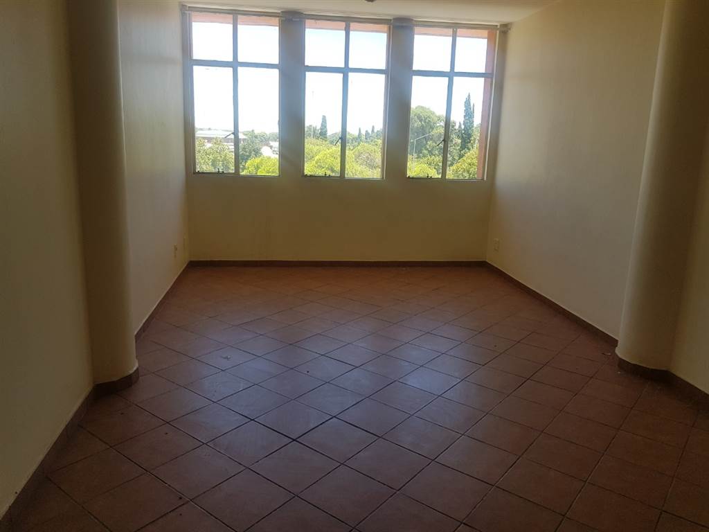 1 Bed Apartment in Pretoria West photo number 6