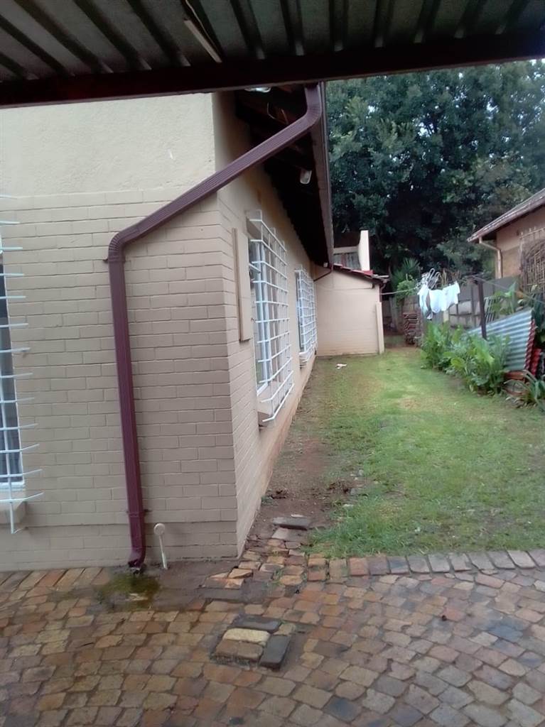 7.5 Bed House in Germiston South photo number 6