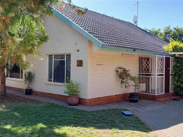 4 Bed House in Monument Heights