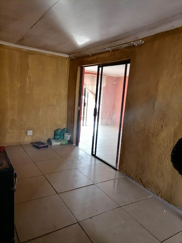 4 Bed House in Mabopane photo number 15