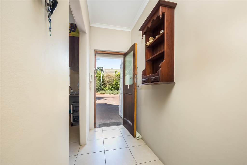 2 Bed House in Durbanville Central photo number 14