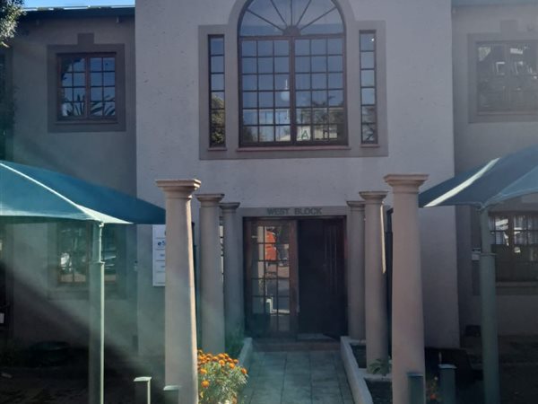 176  m² Office Space