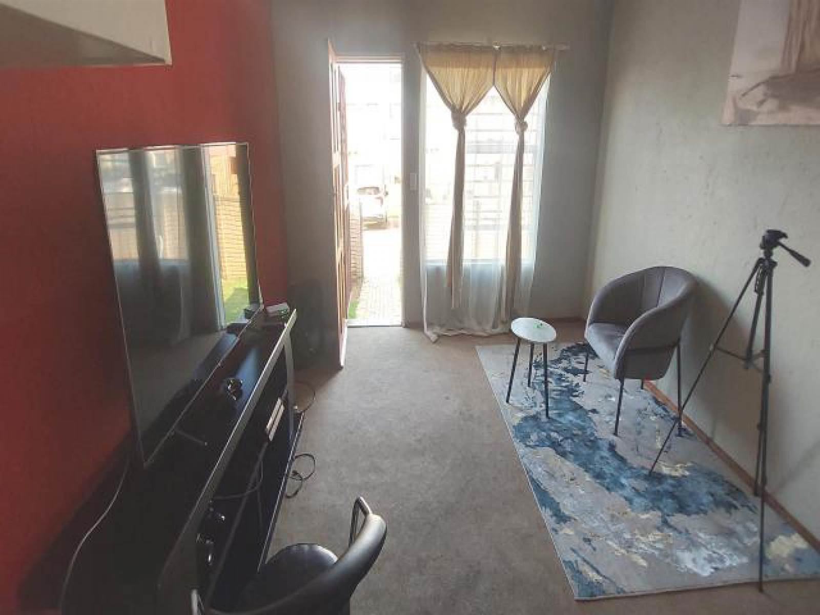 1 Bed Townhouse in Olievenhoutbosch photo number 9