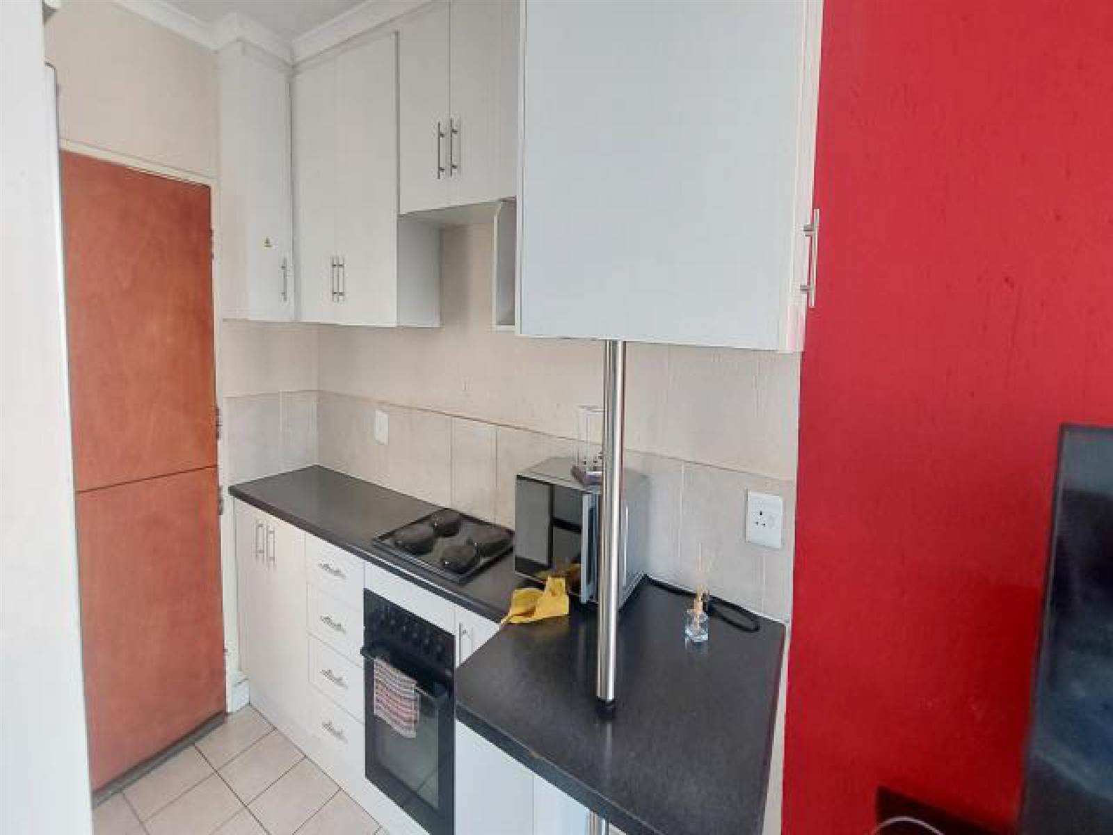 1 Bed Townhouse in Olievenhoutbosch photo number 3