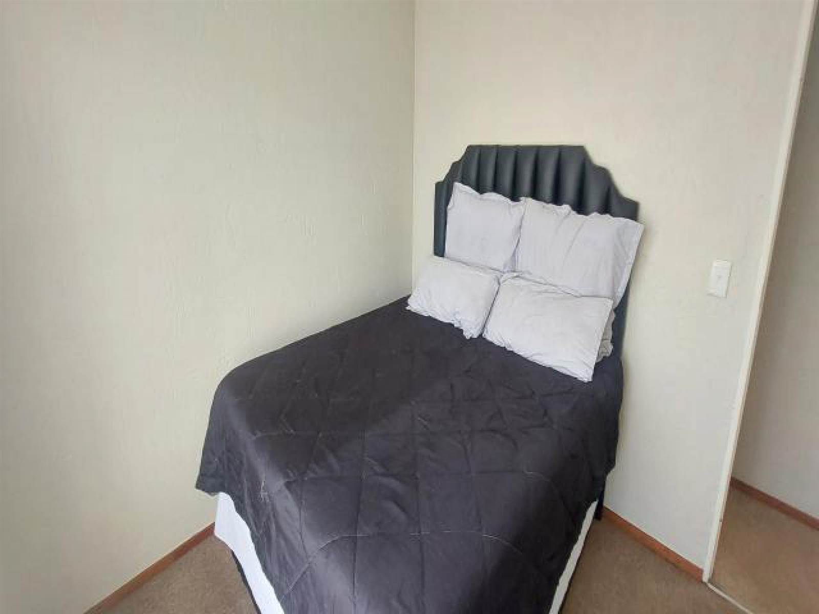 1 Bed Townhouse in Olievenhoutbosch photo number 11