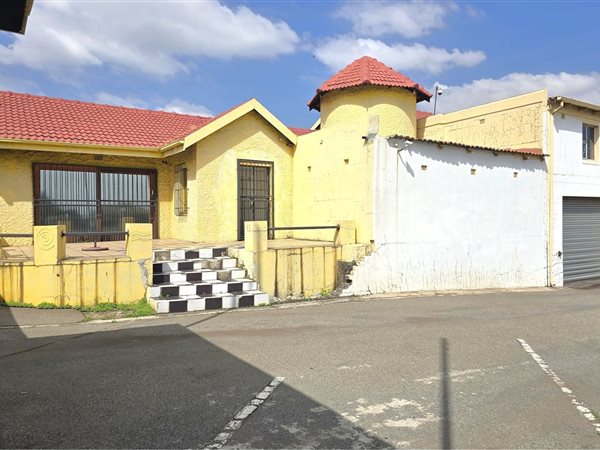 355 m² Commercial space 355 m² Commercial space