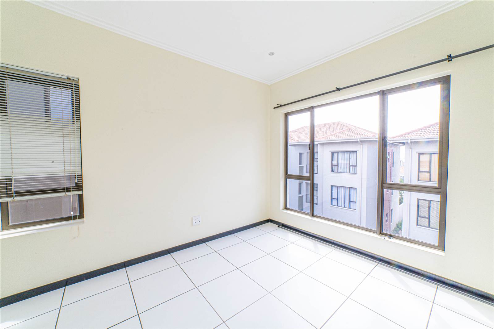 1 Bed Apartment in Fourways photo number 5
