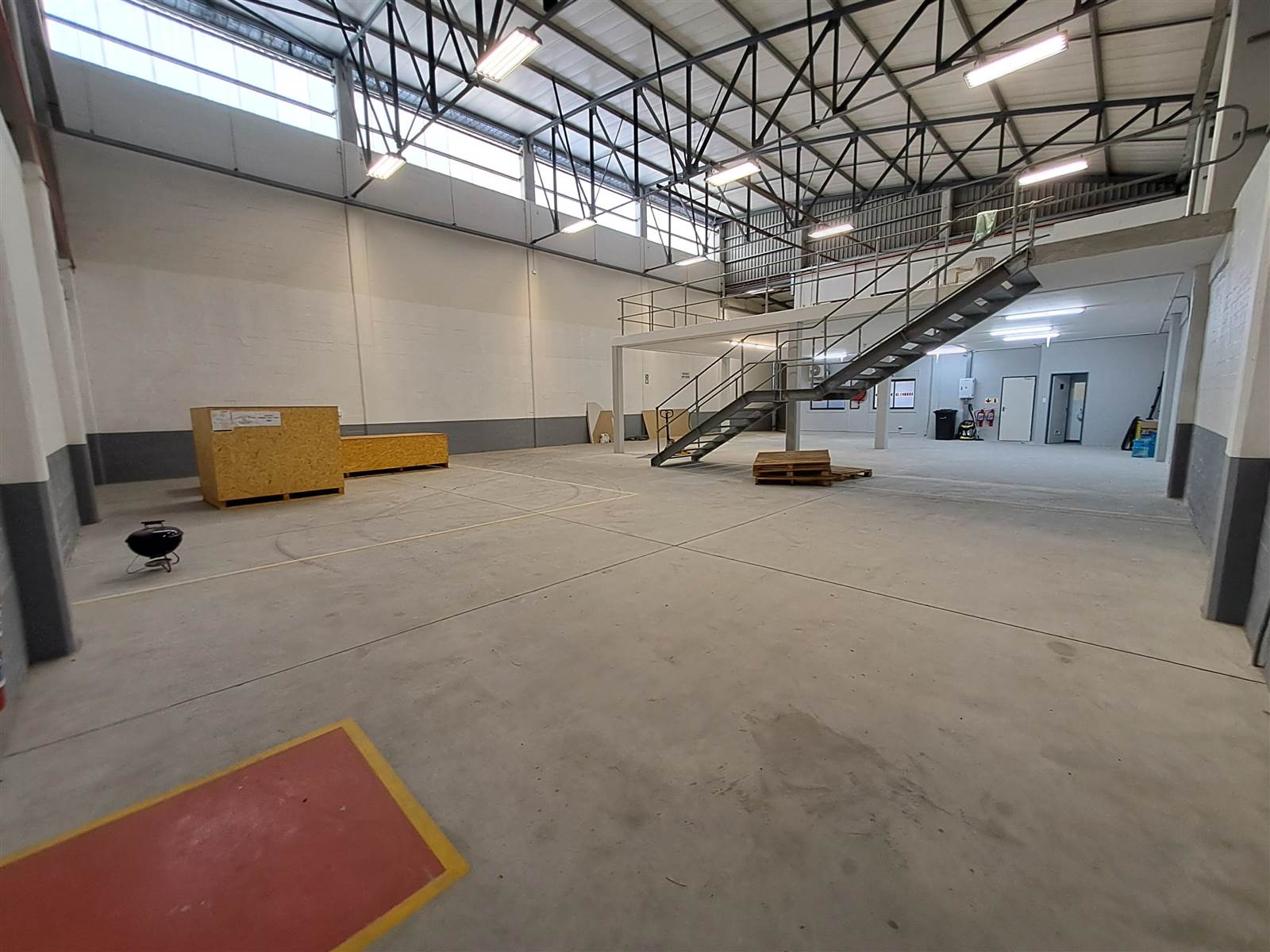 1095  m² Industrial space in Airport Industria photo number 13