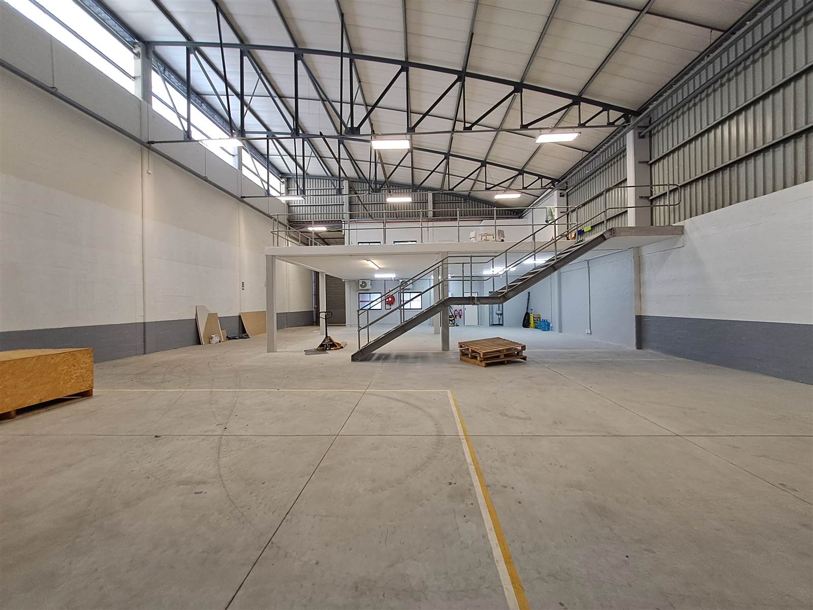 1095  m² Industrial space in Airport Industria photo number 14