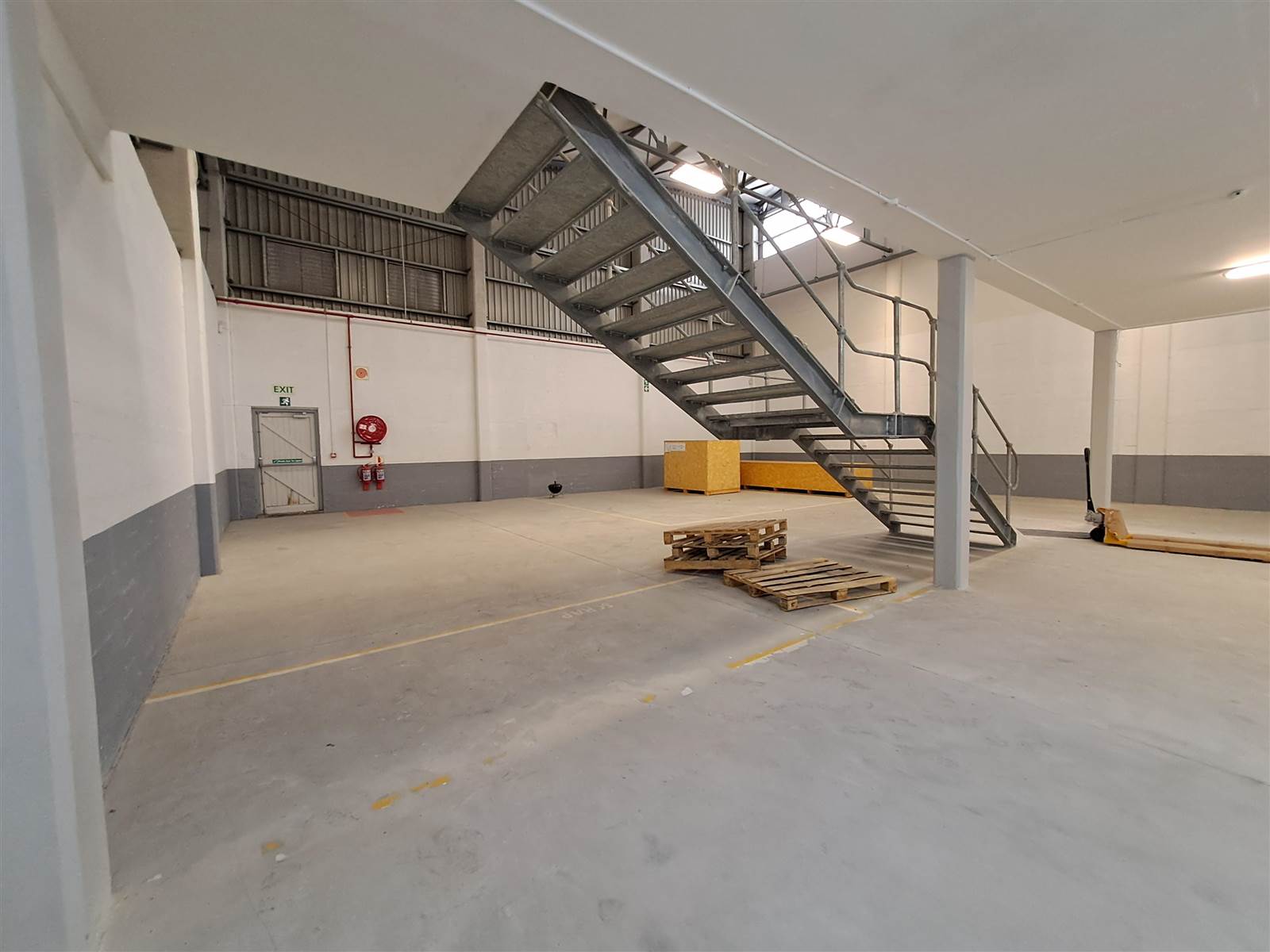 1095  m² Industrial space in Airport Industria photo number 21