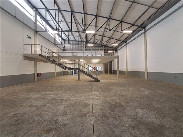 1095  m² Industrial space in Airport Industria