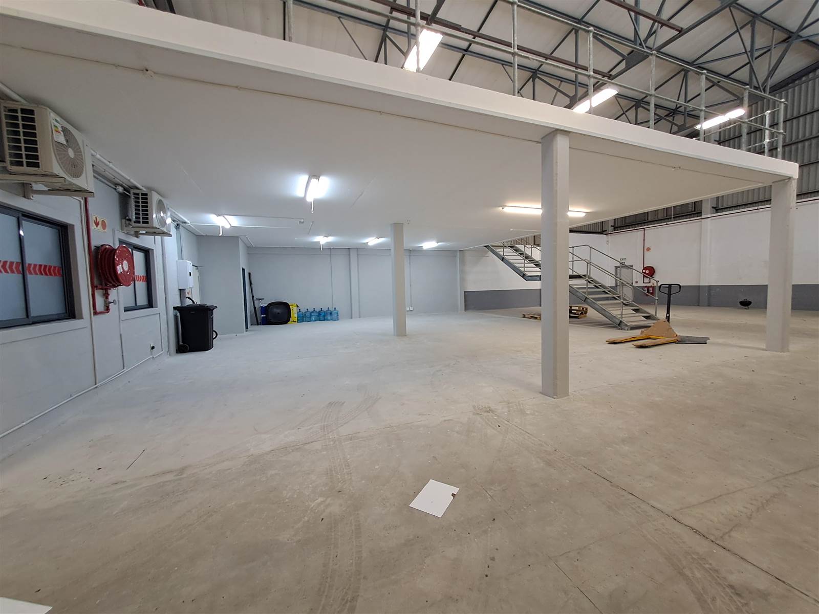 1095  m² Industrial space in Airport Industria photo number 27