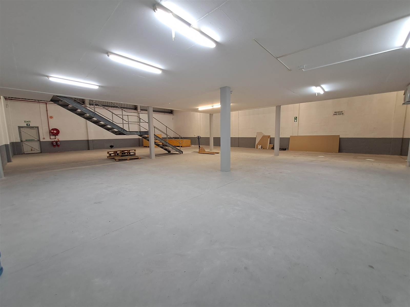 1095  m² Industrial space in Airport Industria photo number 22