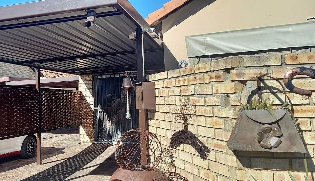 2 Bed Townhouse in Sasolburg photo number 5