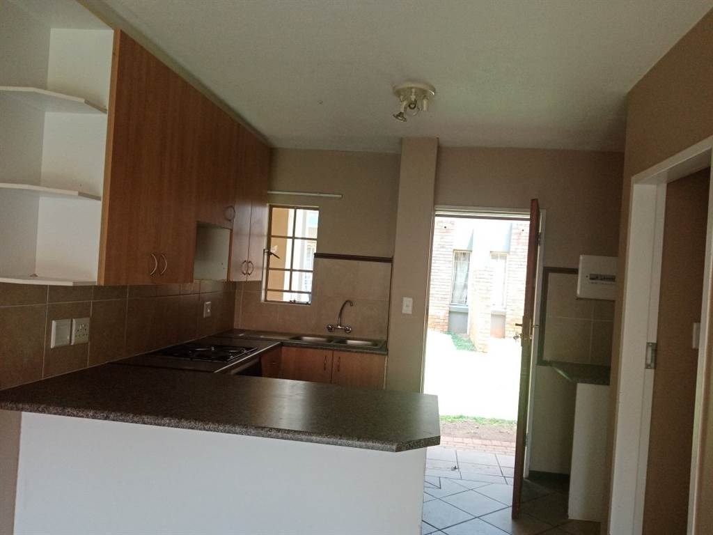 2 Bed Apartment in The Orchards photo number 3