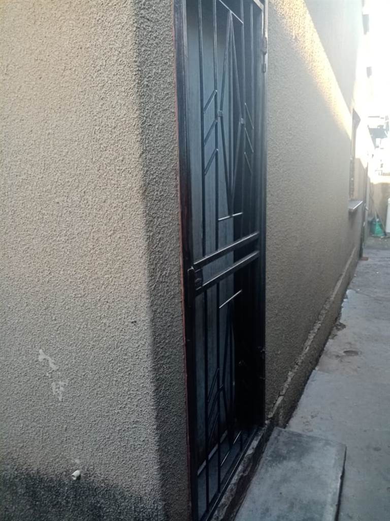 3 Bed House in Katlehong photo number 11
