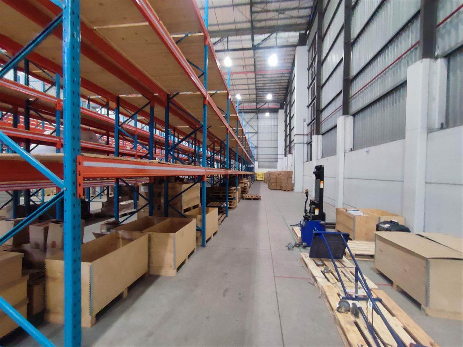3213  m² Industrial space in Airport Industria photo number 4