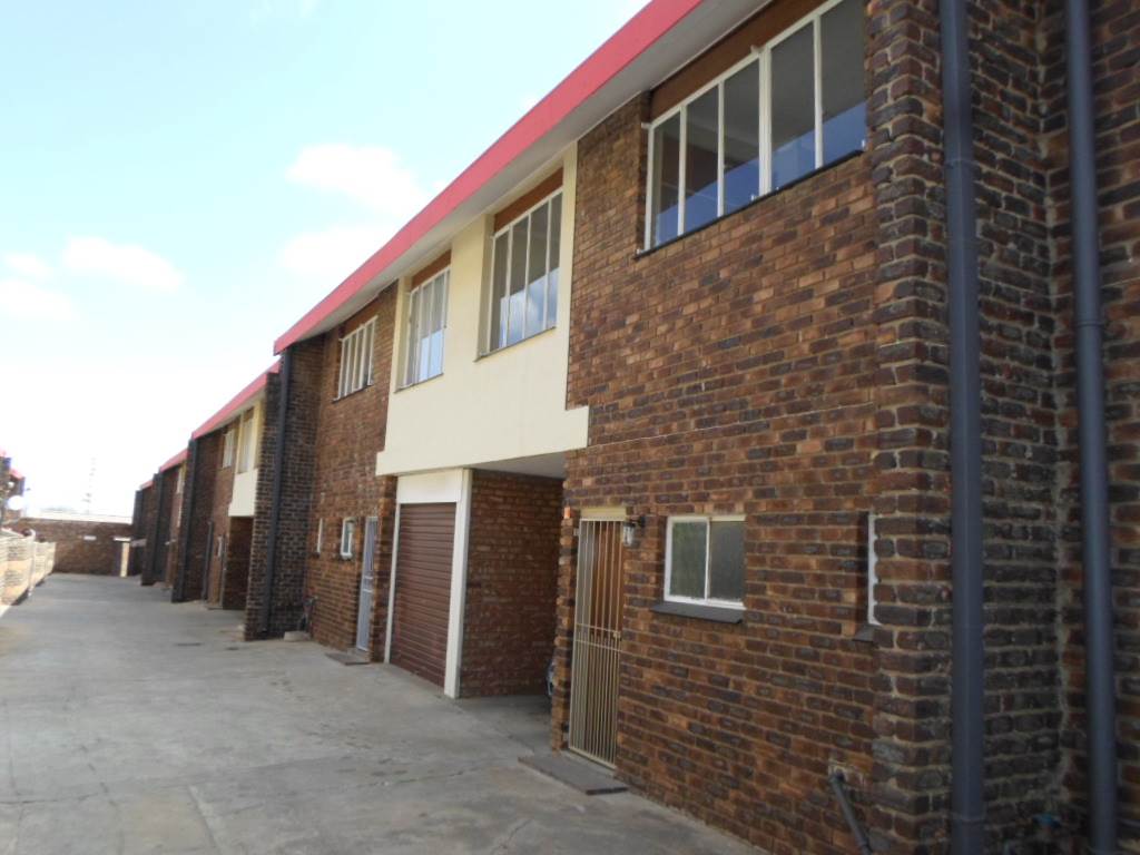 4 Bed Townhouse in Polokwane Central photo number 1