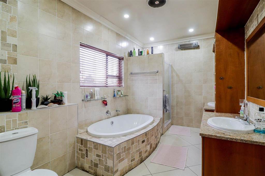 4 Bed House for sale in Brackenhurst T4082632 Private Property