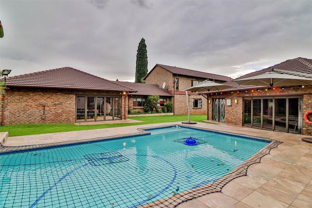 4 Bed House for sale in Brackenhurst T4082632 Private Property