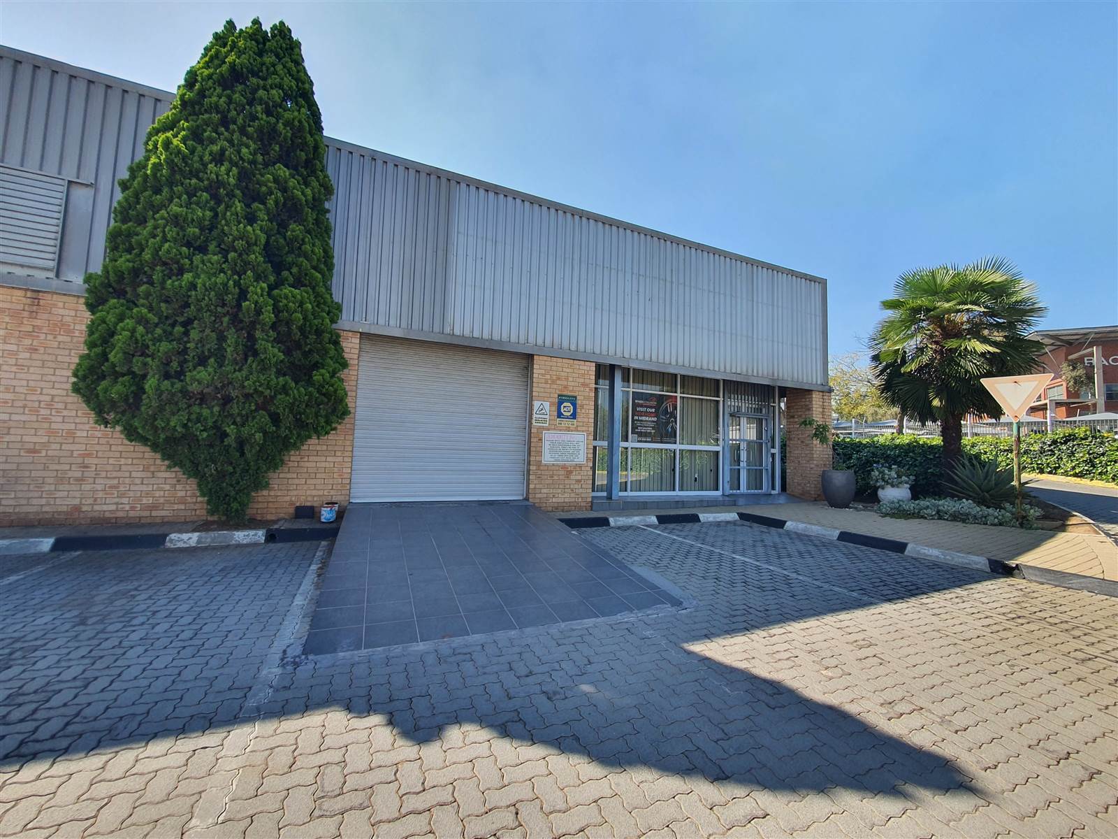 1350  m² Commercial space in Longmeadow photo number 2