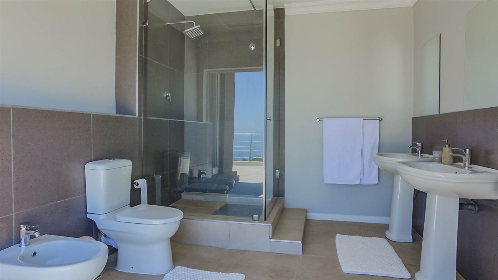 4 Bed House in Camps Bay photo number 10