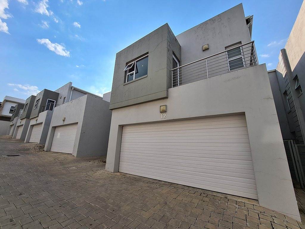 3 Bed Townhouse in Sandown photo number 2