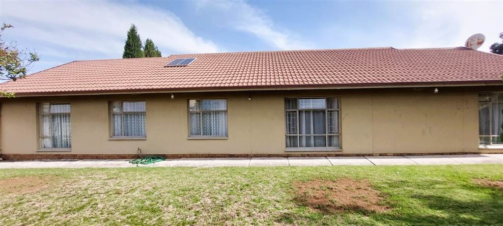 4 Bed House in Secunda photo number 2