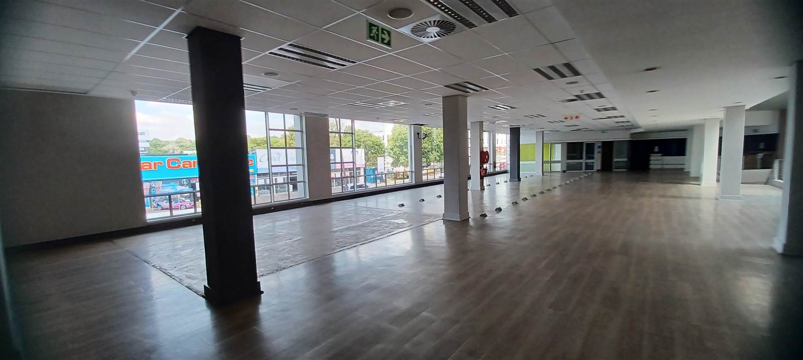 2355  m² Retail Space in Hyde Park photo number 11