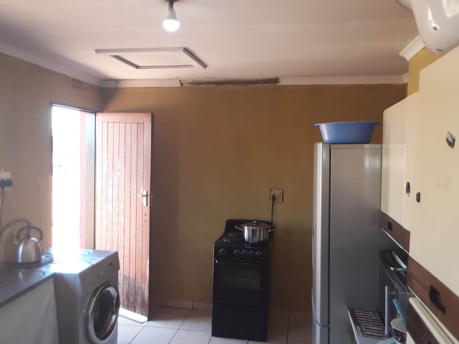 4 Bed House in Moroka photo number 5
