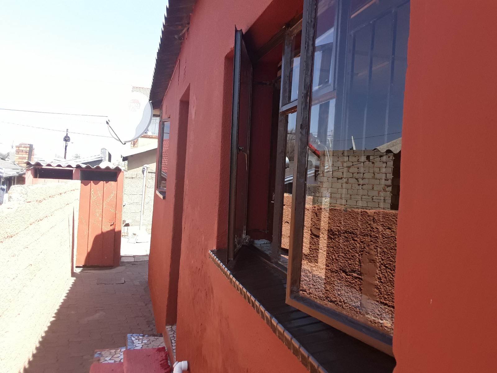 4 Bed House in Moroka photo number 12