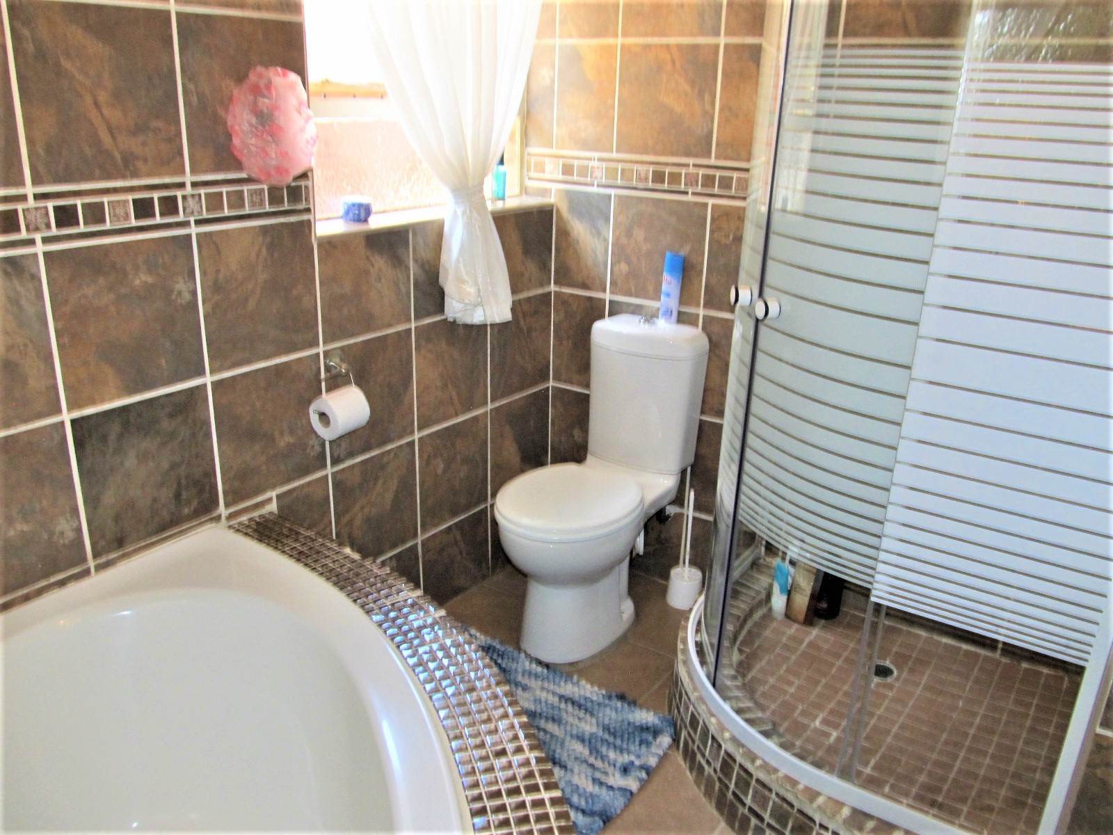 4 Bed House in Bronkhorstspruit photo number 18