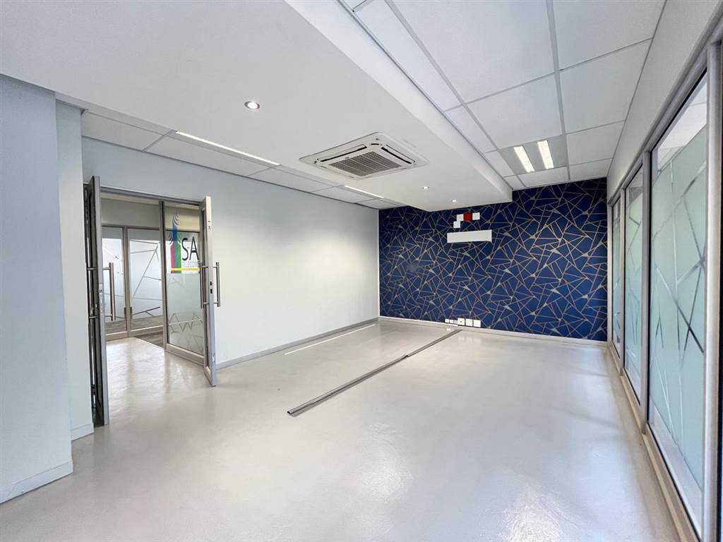 220  m² Commercial space in Fourways photo number 6