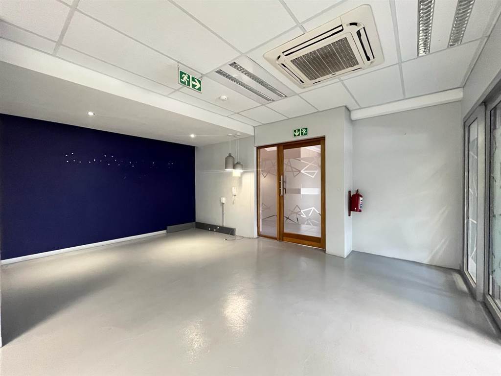 220  m² Commercial space in Fourways photo number 4