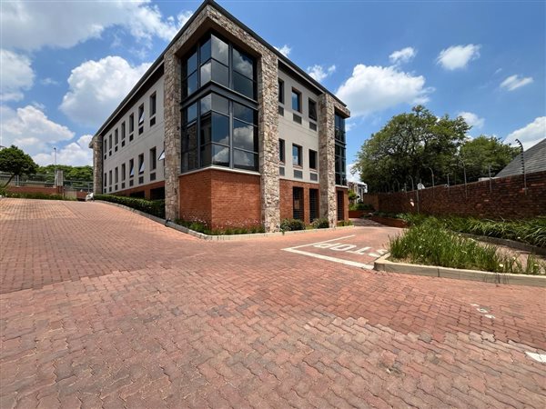 220  m² Commercial space in Fourways