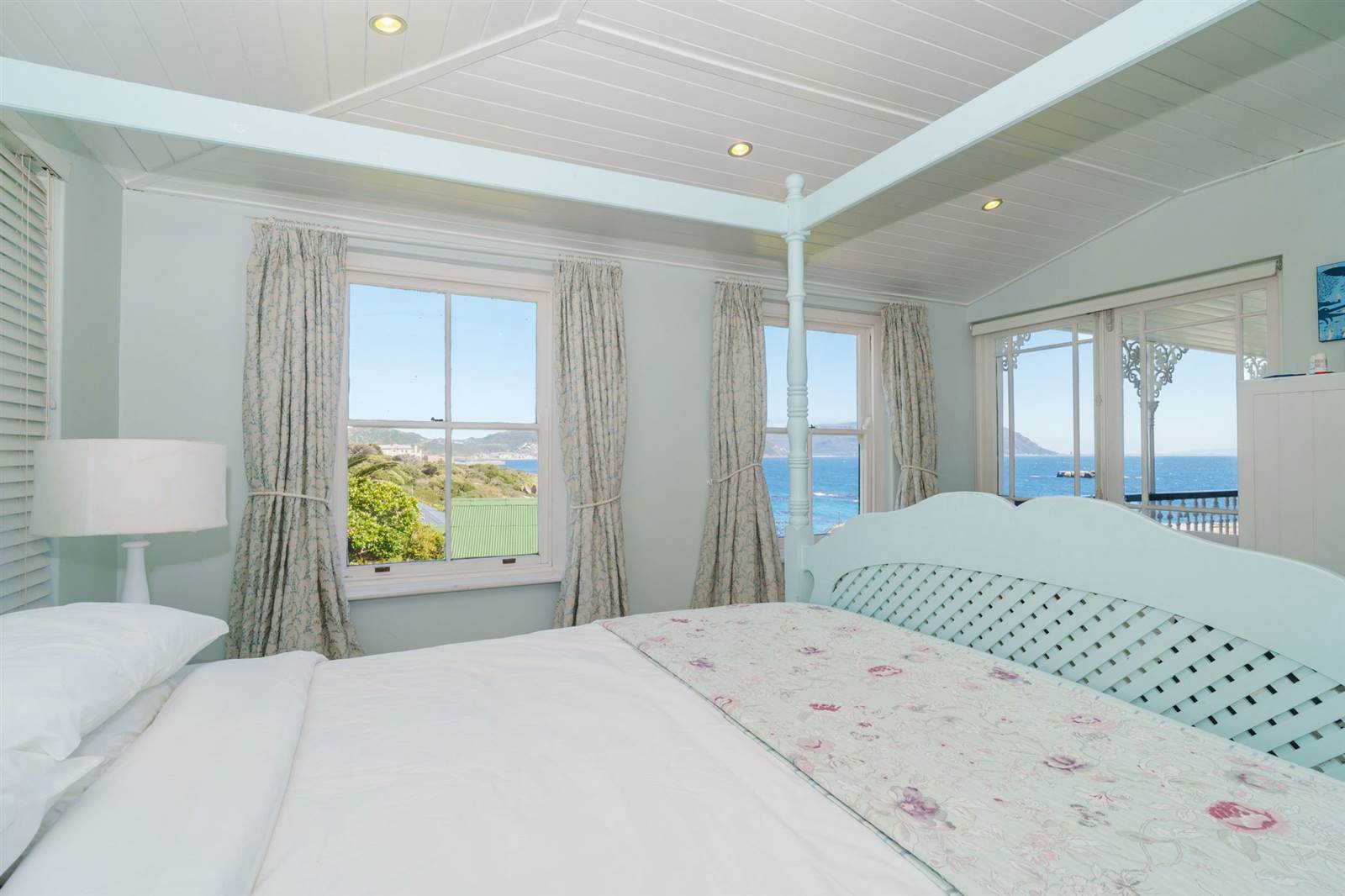 7 Bed House in Simons Town photo number 16