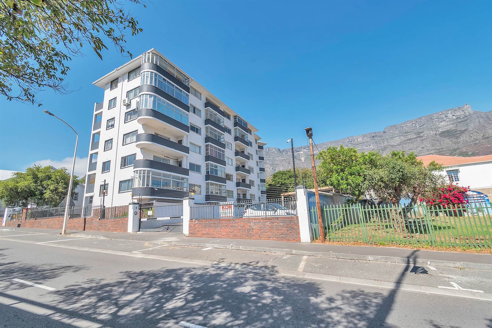 2 Bed Apartment in Vredehoek photo number 23