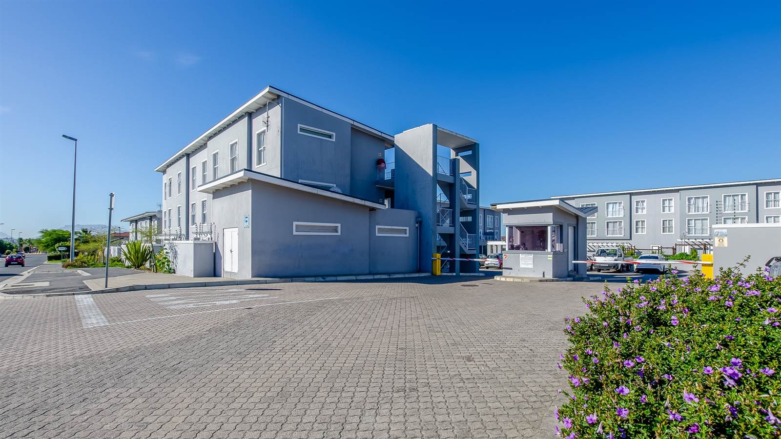 2 Bed Apartment in Protea Heights photo number 16
