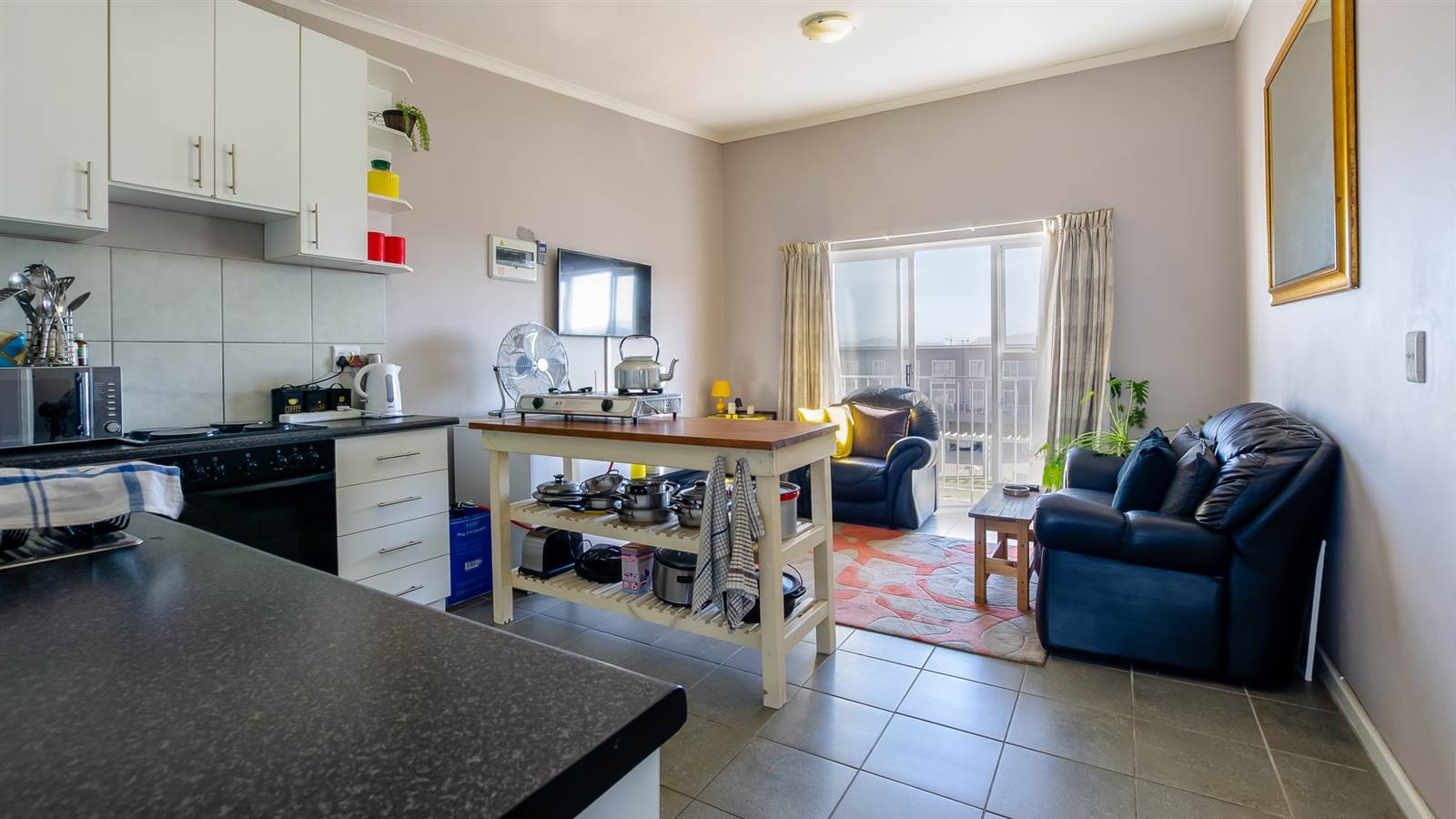 2 Bed Apartment in Protea Heights photo number 10